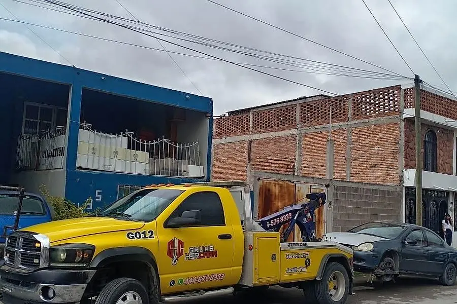 Grúa de arrastre Dodge HERCARR unidad G012 amarilla